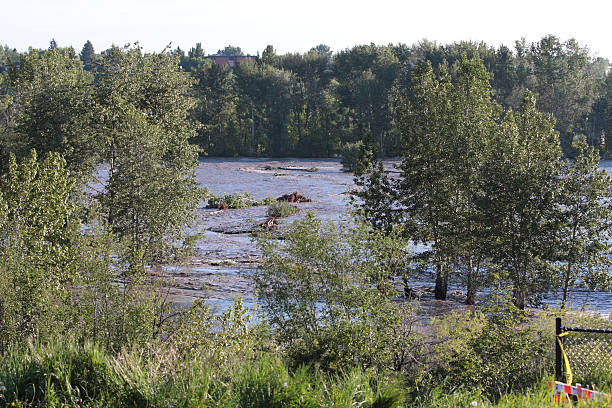 alberta überschwemmung schäden - okotoks stock-fotos und bilder