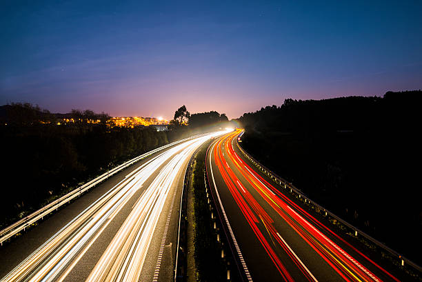 highway luci - dividing line single line striped in a row foto e immagini stock