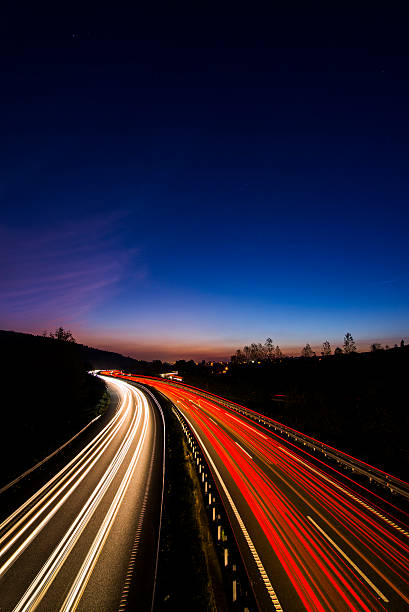 autostrada światła - vanishing point diminishing perspective street vertical zdjęcia i obrazy z banku zdjęć