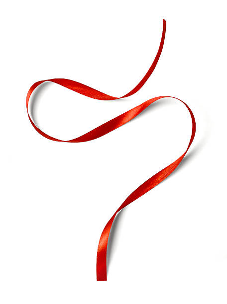 bouclés un ruban rouge isolé sur fond blanc - ribbon curled up hanging christmas photos et images de collection