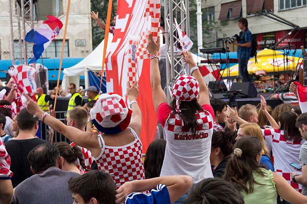 les fans de football croate - place ban jelacic photos et images de collection