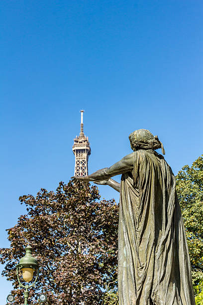 istock Statue looks like holding the top of Eiffel tower 497345778