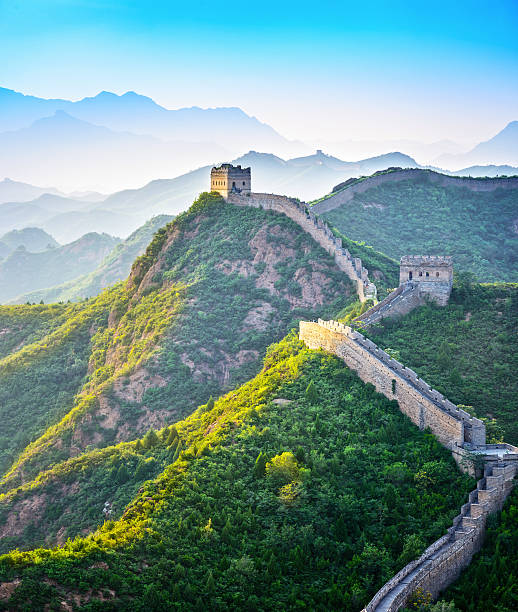 great wall of china - chinesische mauer stock-fotos und bilder