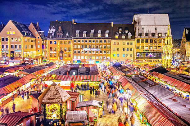 nürnberger weihnachtsmarkt-christkindlesmarkt nürnberg - nürnberg stock-fotos und bilder