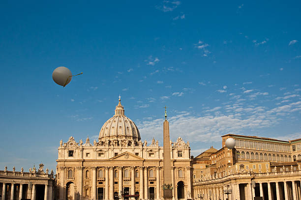 rome, en italie, la basilique di san pietro - bergoglio photos et images de collection