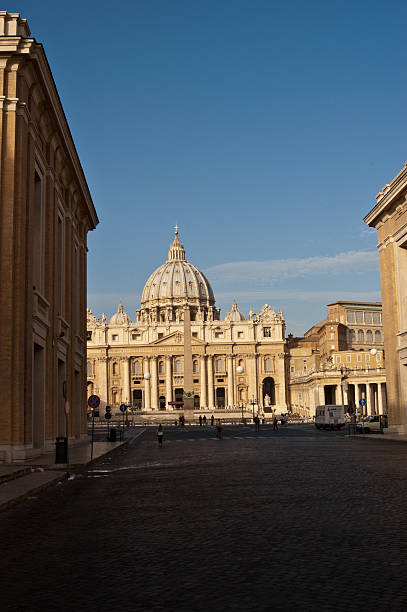 rome, en italie, la basilique di san pietro - bergoglio photos et images de collection