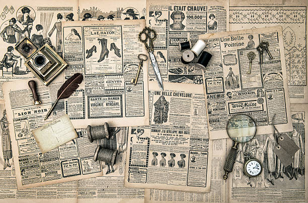 швейные инструменты и письменной форме, винтажные журнала моды - эдвардианский стиль стоковые фото и изображения