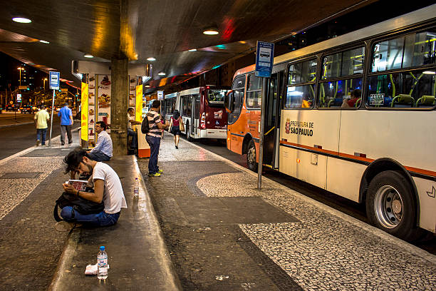 estação rodoviária - bus station imagens e fotografias de stock