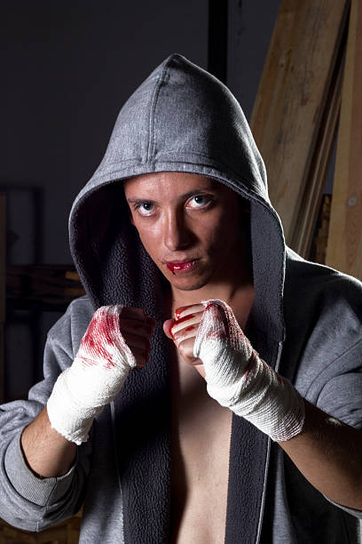 luchador callejero - men sweat combative sport boxing photos et images de collection