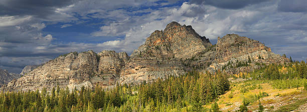 istock Mountains in Banff Provisonal Park on a Cloudy Day 497432731