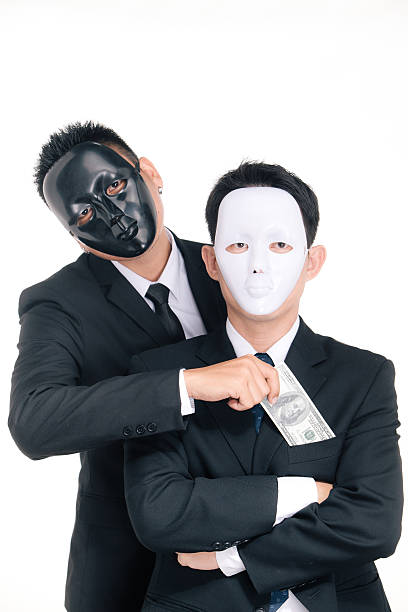 dwa biznes człowiek białe maski i czarny maski pojedyncze - confidential identity stealing privacy zdjęcia i obrazy z banku zdjęć