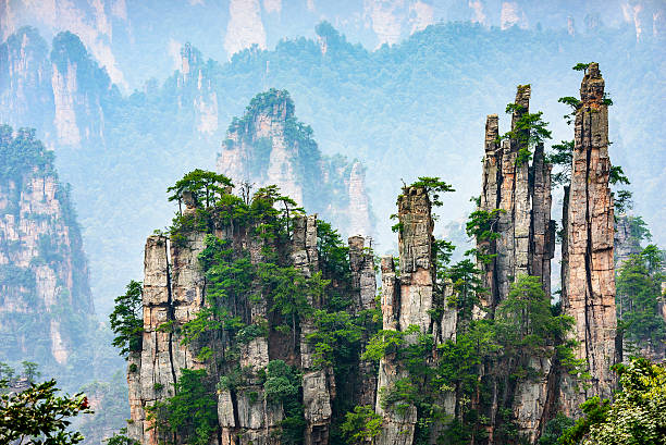 imperial bolígrafo pico de zhangjiajie - sacred site fotografías e imágenes de stock