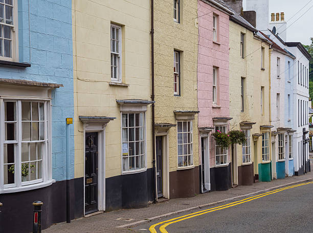 casas de cor em chepstow - monmouth wales - fotografias e filmes do acervo