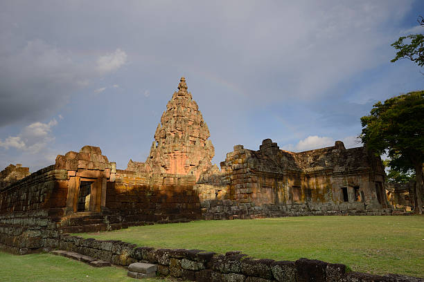 prasat phanom rung - beautiful architecture asia rock stock-fotos und bilder