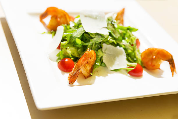 ensalada de camarones - cheeze fotografías e imágenes de stock