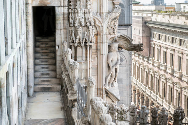 dettagli della cattedrale di milano - scala di milano foto e immagini stock