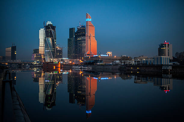 moscow international business center - moscow river stock-fotos und bilder