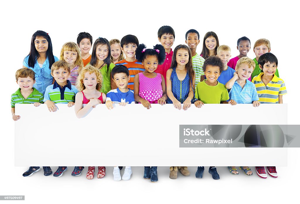 Multiethnische Gruppe von Kinder halten leere Plakat - Lizenzfrei Kind Stock-Foto