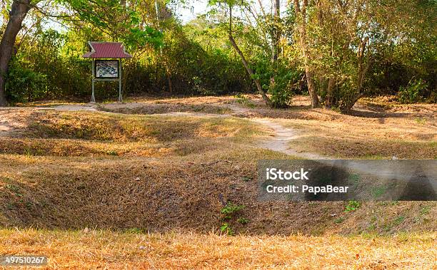 Foto de Campos De Morte Graves e mais fotos de stock de Bosque - Floresta - Bosque - Floresta, Camboja, Capitais internacionais