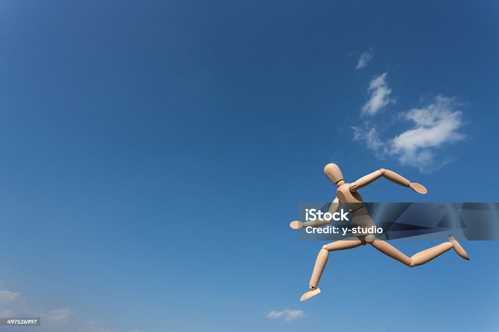 Poupée running le ciel - Photo de Courir libre de droits