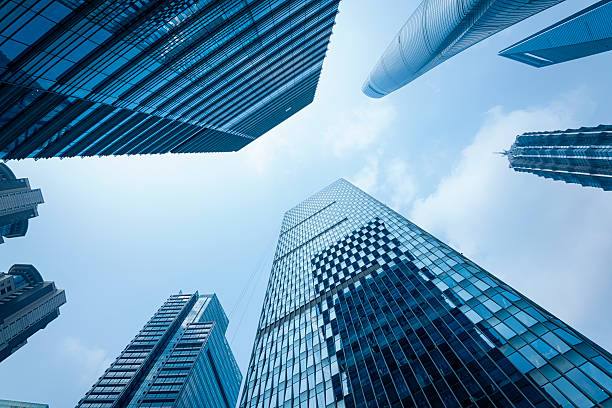 skyscrapers de xangai. - directly below imagens e fotografias de stock