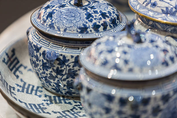 中国の陶器のポーセリン - plate china antique blue ストックフォトと画像