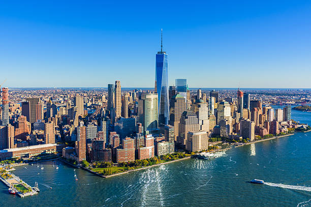 in der innenstadt von new york city manhattan skyline luftbild, freedom tower - world trade center manhattan stock-fotos und bilder