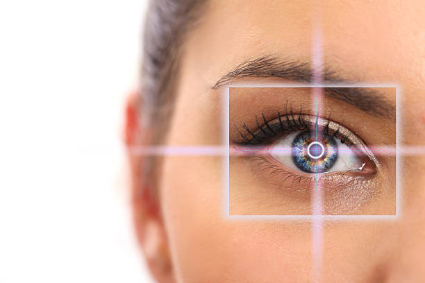 눈 기술, 의학 및 시력보험 컨셉입니다. - contact lens human eye human face women 뉴스 사진 이미지
