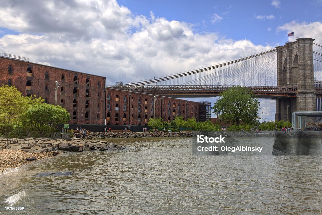 Dumbo rekonstrukcji i Brooklyn Bridge, New York City. - Zbiór zdjęć royalty-free (Amerykańska flaga)