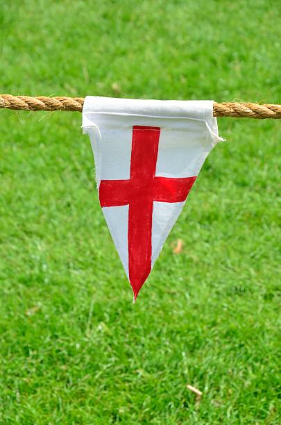 st georges cross - english flag st george flag flying zdjęcia i obrazy z banku zdjęć