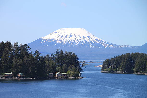 monte edgecumbe - sitka foto e immagini stock