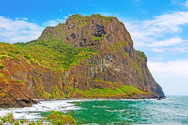 Eagle Rock, Penha de Aguia, Madeira Eagle rock near Faial, Madeira, Portugal eagle rock stock pictures, royalty-free photos & images