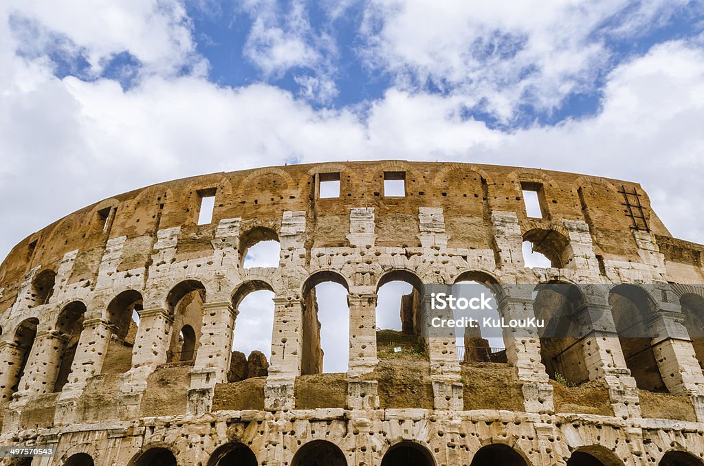 Coliseu o mais famoso e histórico de Roma, uma notável - Foto de stock de Arqueologia royalty-free