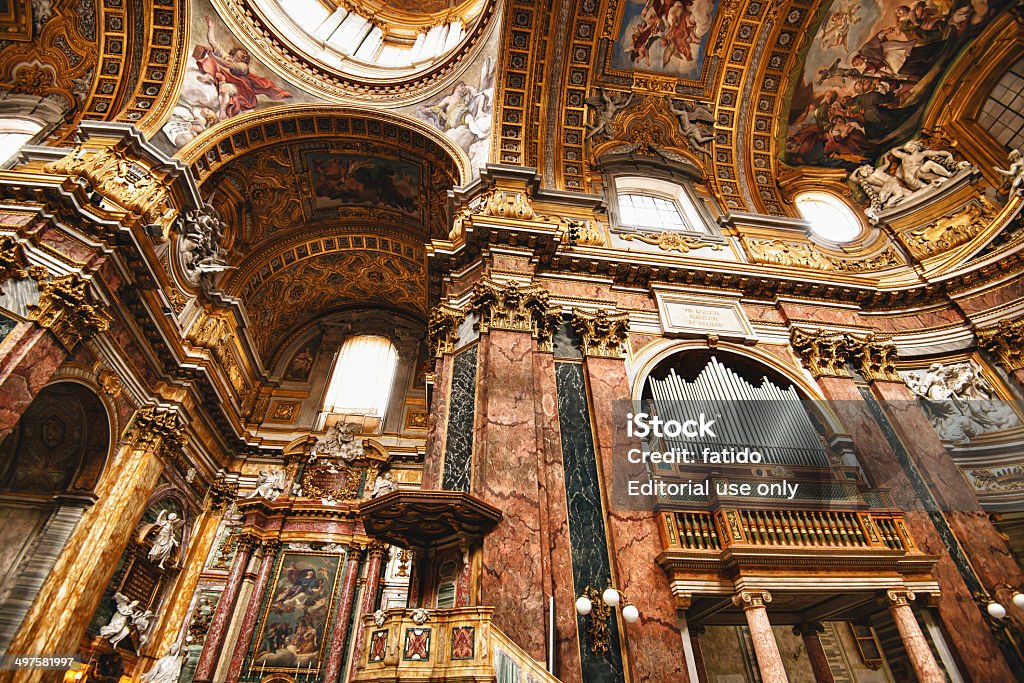 Interior da Basílica dei SP.  Ambrogio e Carlo - Foto de stock de Missa royalty-free