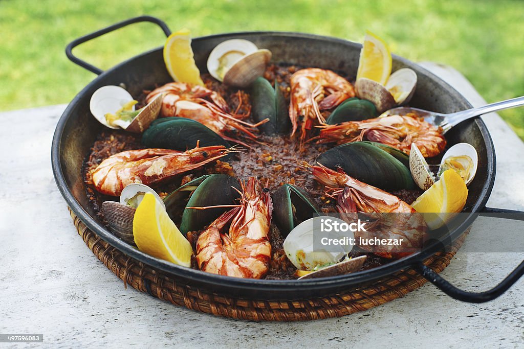 paella de pescados y mariscos - Foto de stock de Aire libre libre de derechos