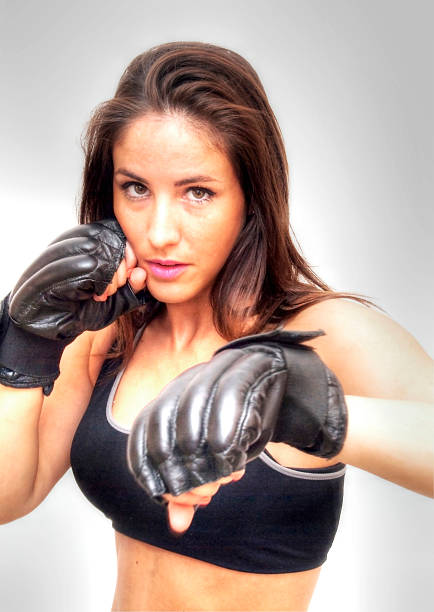 istock Beautiful boxing woman 497598417
