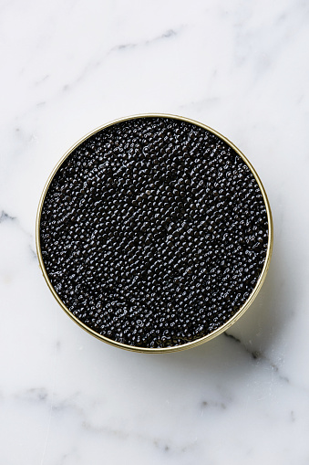 caviar de esturión negro puede photo
