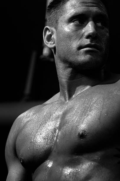 フィット雄、ブラックとホワイトの - chest sweat male pectoral muscle スト��ックフォトと画像