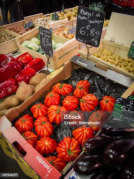 Mercado Día De Antibes Francia Foto de stock y más banco de imágenes de Aire libre - Aire libre, Alimento, Antibes