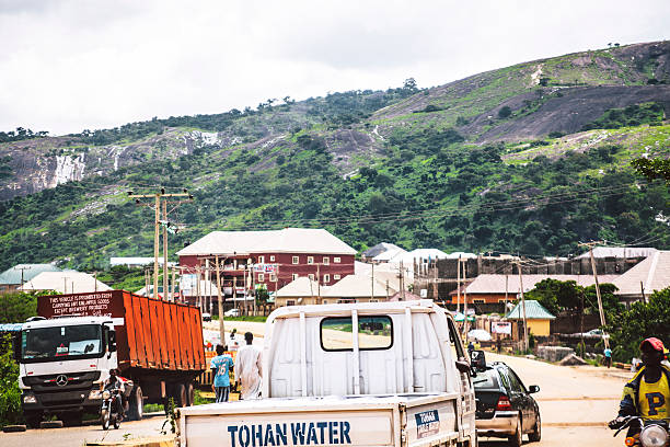 strażak miasta. abuja, nigerii. - nigeria africa abuja landscape zdjęcia i obrazy z banku zdjęć