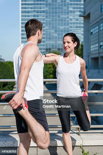 Warmuppaar Ausübung Stockfoto und mehr Bilder von Aktiver Lebensstil - Aktiver Lebensstil, Aktivitäten und Sport, Aufwärmen