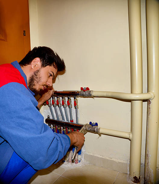 riparazione di - water heater boiler water pipe basement foto e immagini stock