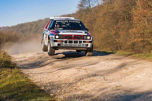 lancia delta integrale (no.14) compete ao anual de rally - fia imagens e fotografias de stock