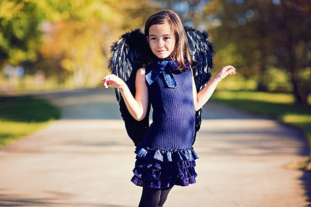kleinen engel - angel little girls sensuality wing stock-fotos und bilder
