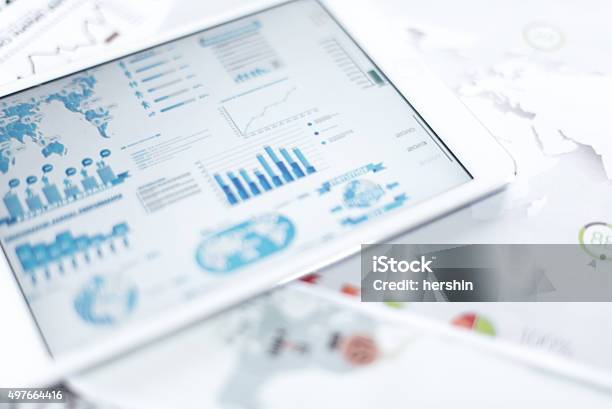 Gráficos Y Tablas Foto de stock y más banco de imágenes de Informe - Informe, Datos, Cuaderno de apuntes