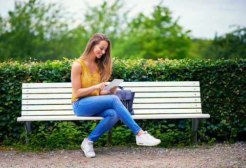 Shot of a young woman using a digital tablet on a park benchhttp://195.154.178.81/DATA/i_collage/pi/shoots/805935.jpg