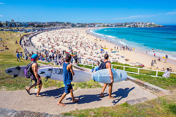 spiaggia di bondi beach - surfing new south wales beach australia foto e immagini stock