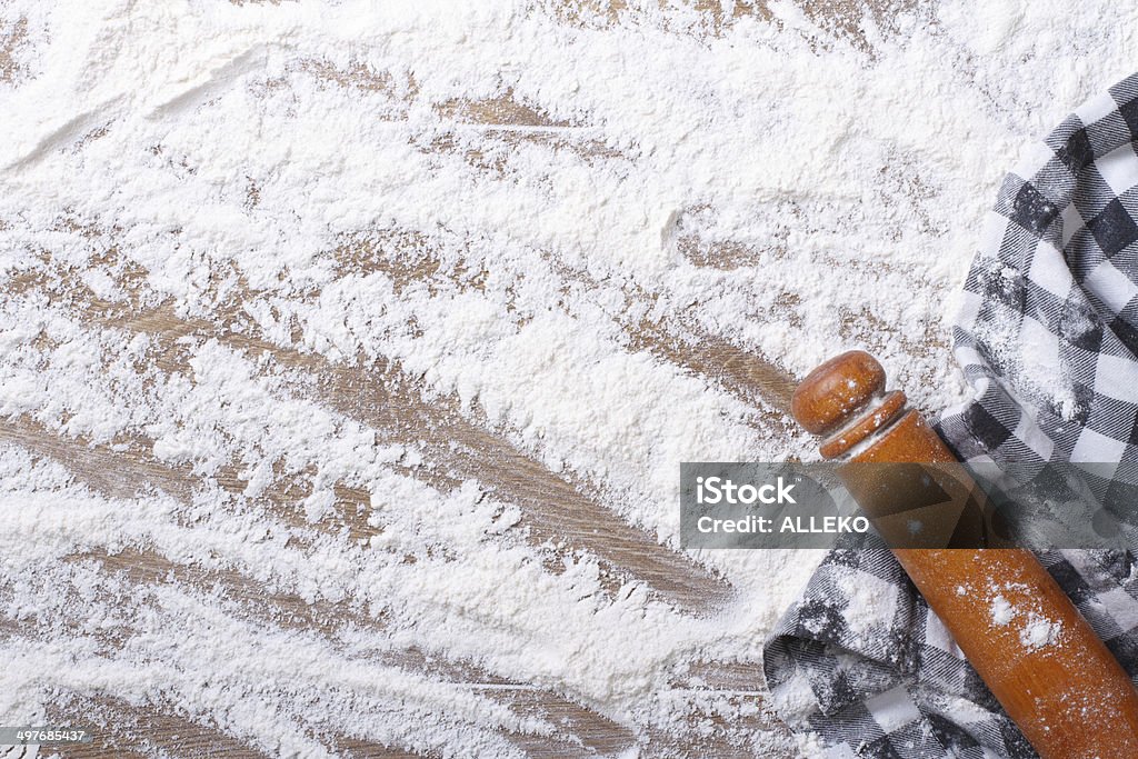 Spilling farinha, Rolo de Pastel e toalha close-up de fundo - Foto de stock de Alimentação Saudável royalty-free