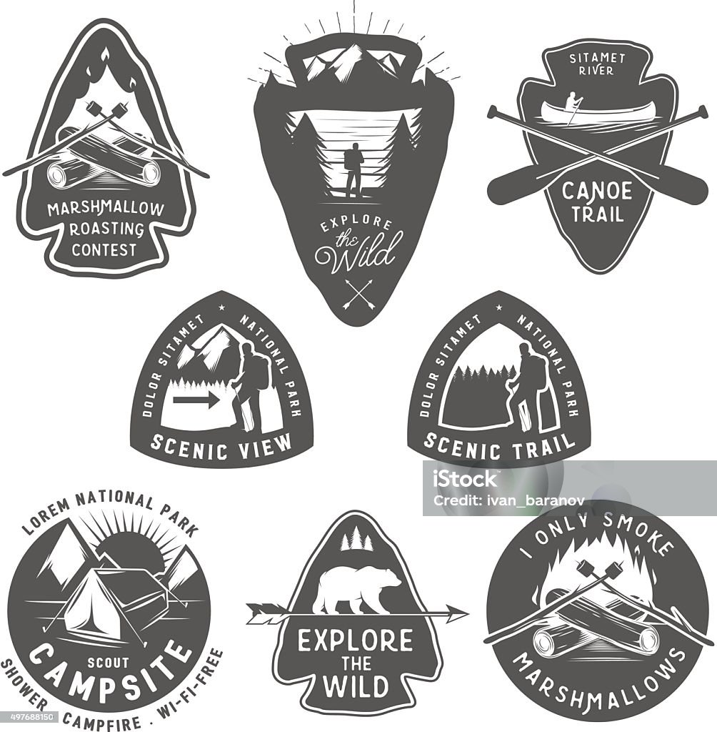 Excursionismo y campamento Vintage etiquetas, señales y elementos de diseño - arte vectorial de Marshmallow libre de derechos