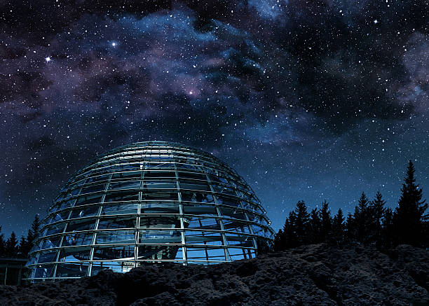 glass dome under the milky way - 天文台 個照片及圖片檔